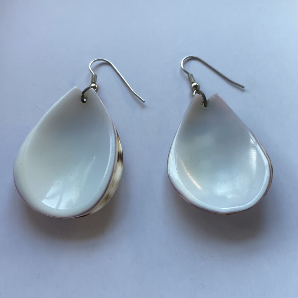 Shell earrings - Picture 3 of 3